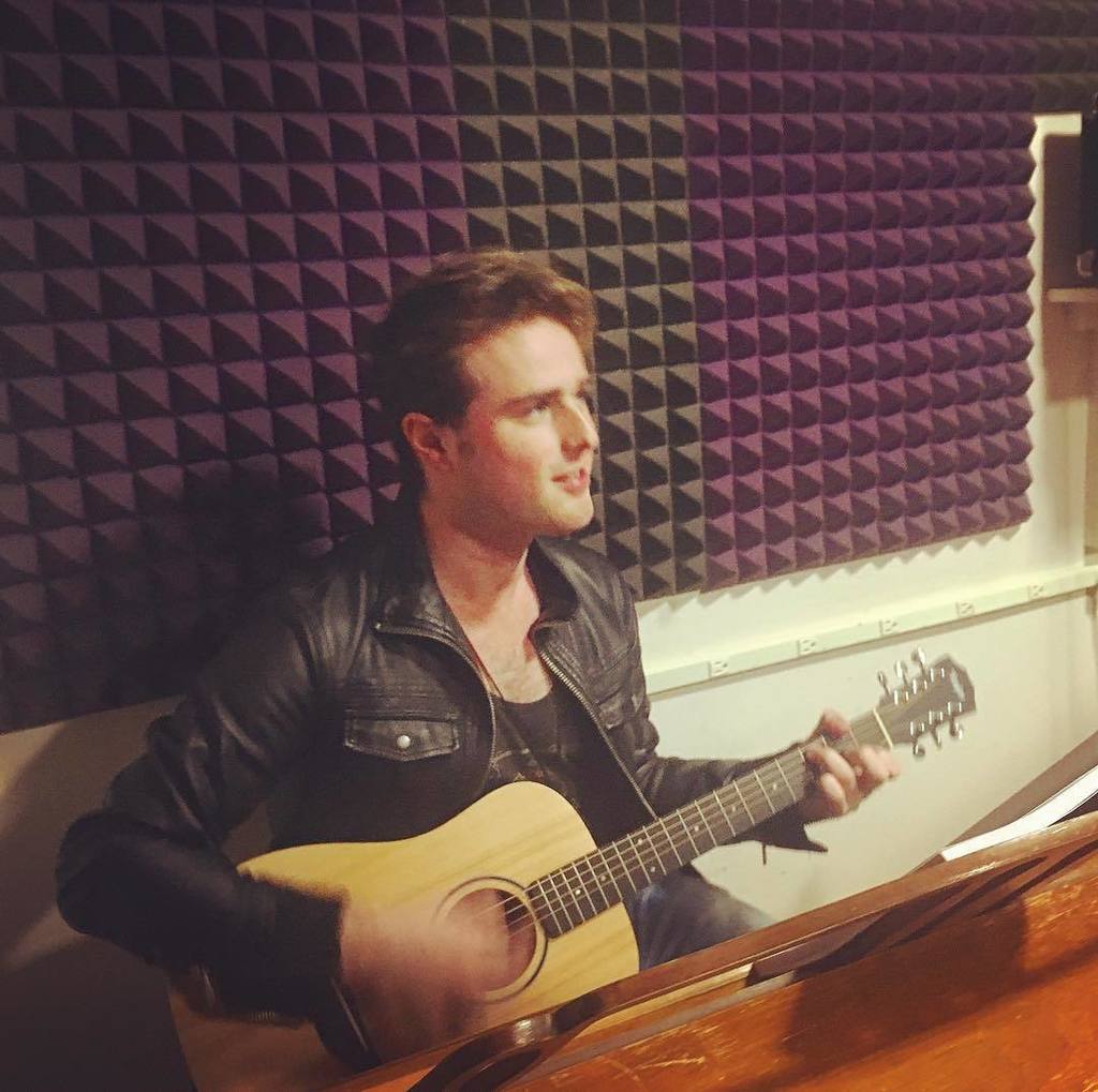 Almost_July's tweet image. Rehearsal dayz 😎
😎
😎
😎
#newmusic #NYC #NewYork #rehearsals #bands #bandlife #newsongs #songwriting #recording #gui… ift.tt/2g0C26J