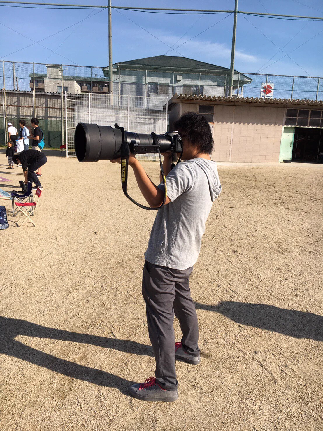 娘への愛はカメラの大きさに比例する？運動会にすごいカメラを持ち込むお父さんｗｗｗ
