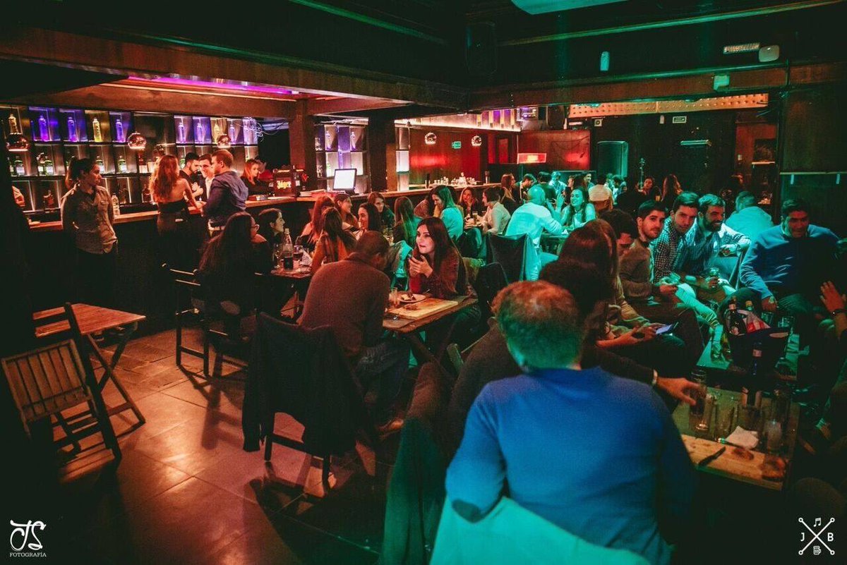 Mo_Week's tweet photo. #JacksonBar se presenta con un #Standmoweek al aire libre ofreciendo un After fashionista🍹🎼 🎸#tragos #gastronomía #Djs Venís? https://t.co/ak3jGbiHcA