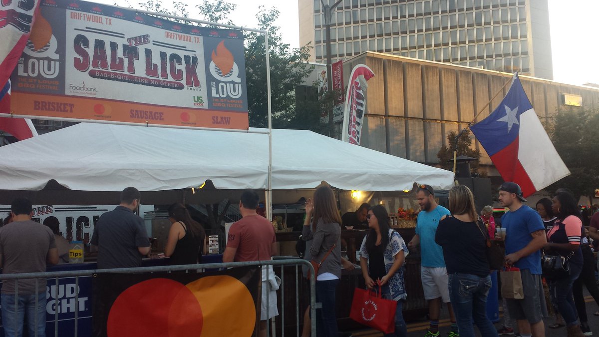 ClareGlinka_'s tweet photo. So there's a BBQ festival is St Louis... #texasrepresent #tasteofhome https://t.co/I2qd0OM0Uv