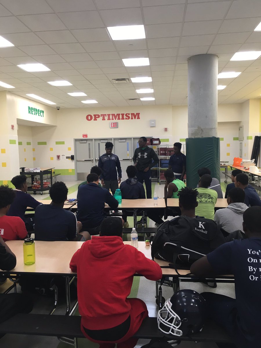 This week's captains announcing their game dedications. A lot of love in the room. <a href="/KIPPNYC/">KIPP NYC</a> <a href="/KIPPNYCFootball/">KIPPNYCFootball</a> @dvilleg1 <a href="/pwobyrne/">Peter O'Byrne</a> @cap72