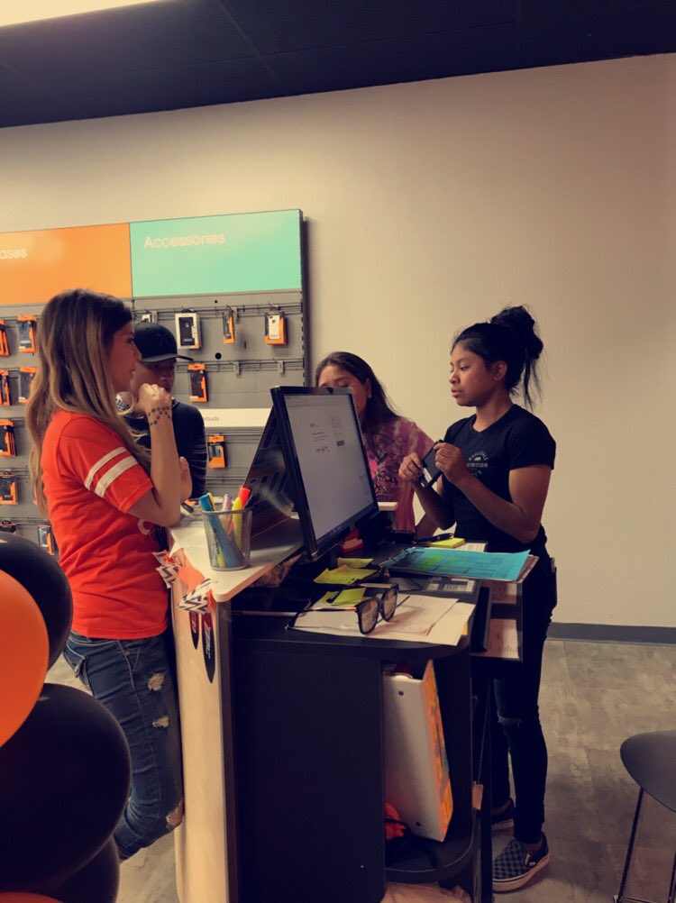 Mel_Marceco's tweet photo. We definitely made some noise over here at #JDWirelessVanBuren. #LoveWhatYouDo #MicSkills #BoostFallFlip #MarcecoOwnsTheMile  @MW_Marceco https://t.co/qyfSdECOJD