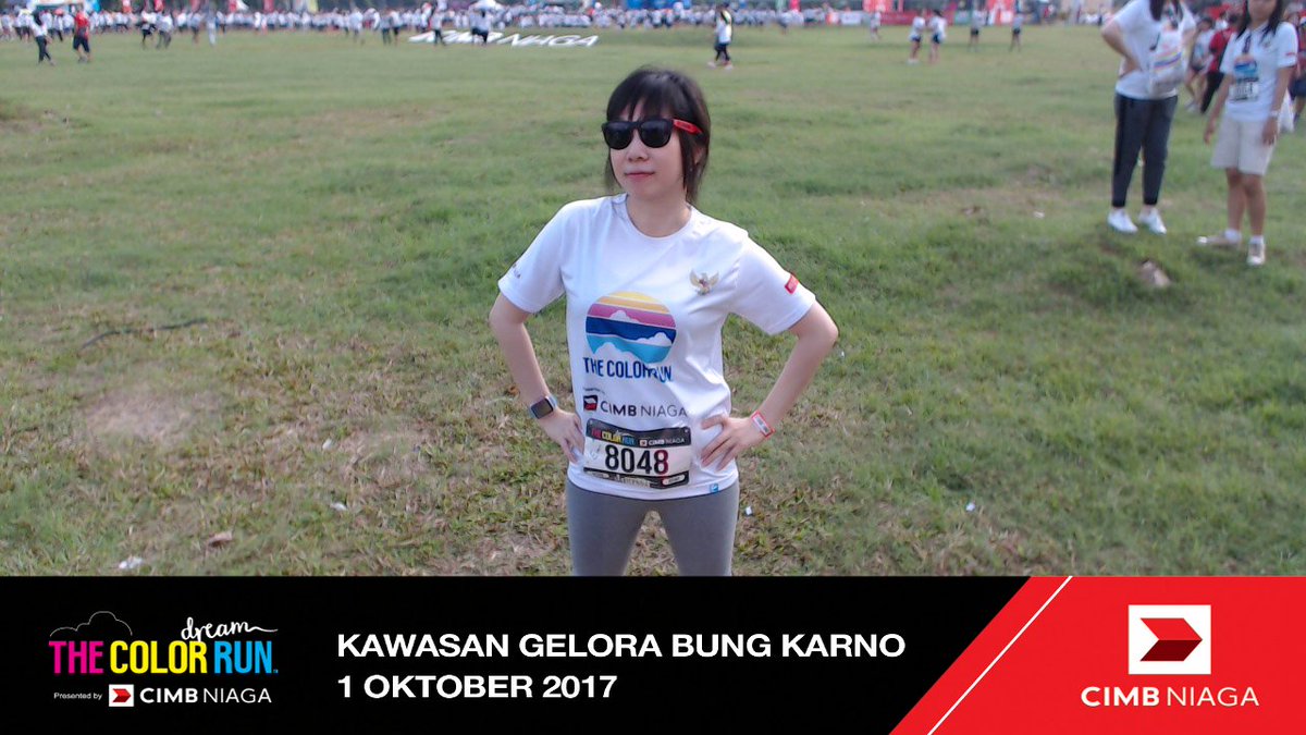 Rey_minty's tweet photo. Menikmati banyak makanan di FoodZone #TheColorRunCIMBNiaga. Enak banget! @cimbniaga @TheColorRunINA https://t.co/M85HkzmD0a