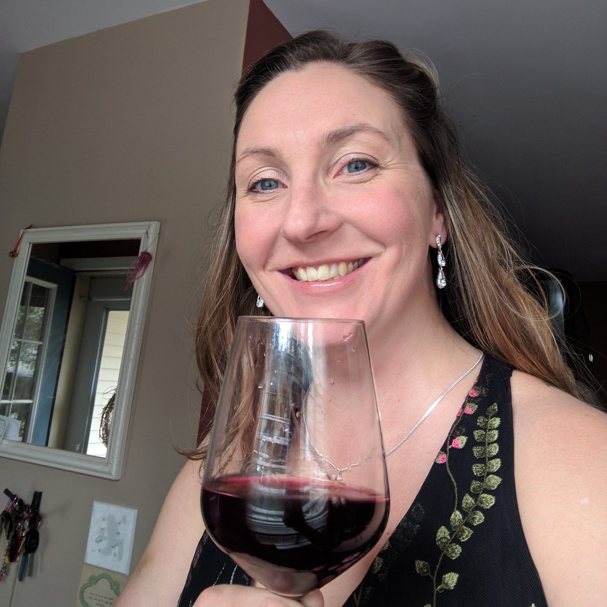 katecartwrITe's tweet photo. #NewProfilePic #winenot #sotweet https://t.co/BCOHs1ZMon