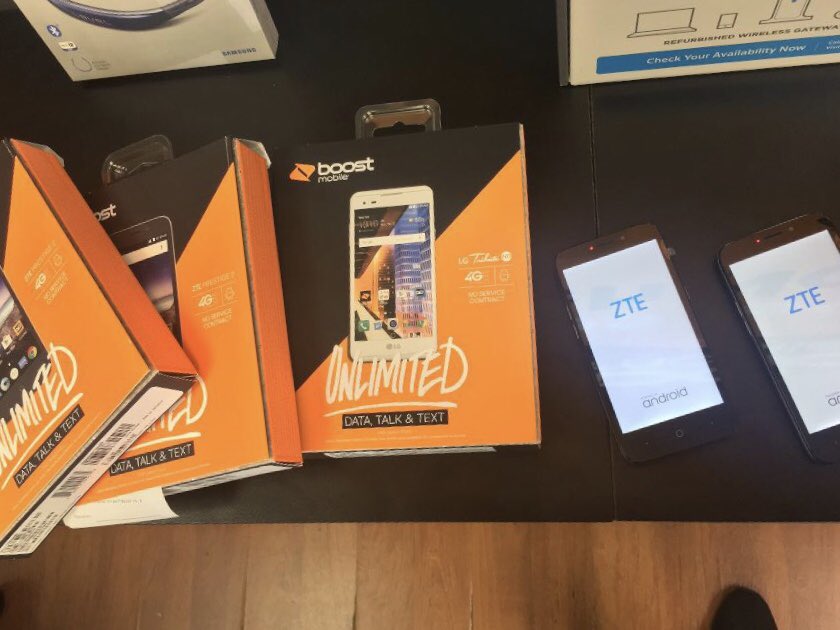 uwphilly215's tweet photo. BMA I choose YOU!!! 🛍📲 #FallFlip #VIPwireless #SwitchHappens @jjonesvip @JayMiglionico @mitchell_penn @marielam1981 @BoostOndigo @coalmine26 https://t.co/jE37kyFwa3