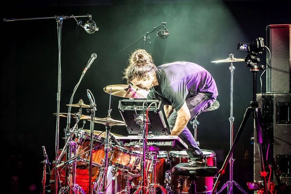 meinlcymbals's tweet photo. #MeinlCymbals artist #AricImprota doing what he does best at this year's Meinl Drum Festival
@AricImprota #mdf2017 #byzance https://t.co/PNZlE4RvDc