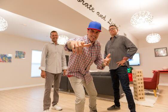selflesslovefdn's tweet photo. As the awesome #VanillaIce likes to say, #HereWe Go! Are you
tuned in for the show on the DIY Network? We’re only an hour away! #ad #onDIY https://t.co/fXMiindnLh