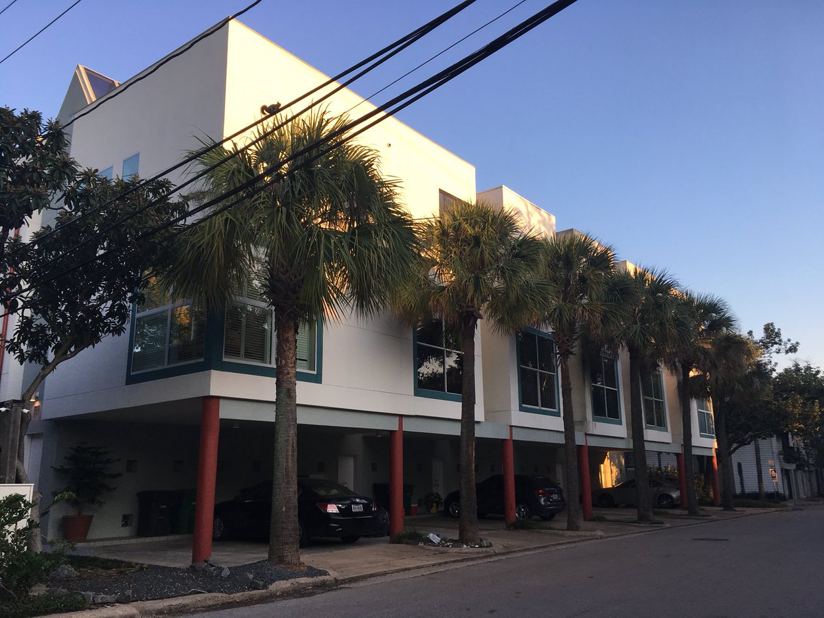 cmoney_htx's tweet photo. @ARQINTL in #BoulevardOaks, #Houston. #SoPoMo #PostModernism https://t.co/eHusDve1fk