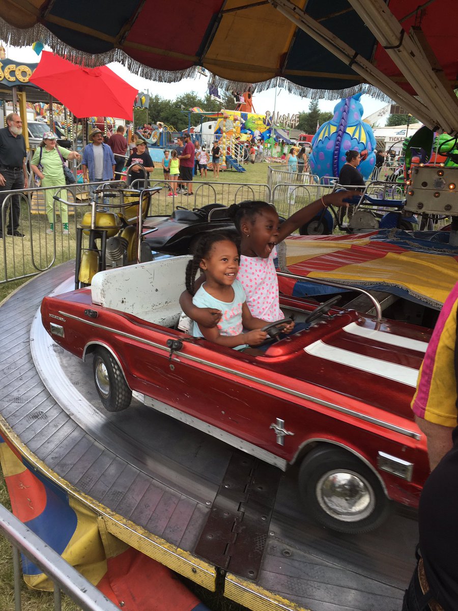 AnthonyBaileyTV's tweet photo. What a fun Friday with the girls at the @caruthers_fair #daddydaughterstime https://t.co/U32DvhGBQN