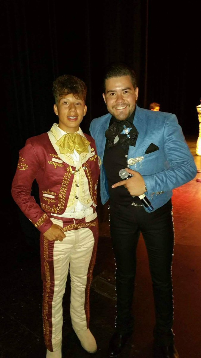 JohanSa72308465's tweet photo. Con Felipe Villalobos de t elevisa guadalajara..un gusto conoserte.. https://t.co/1WdrqH2x9B