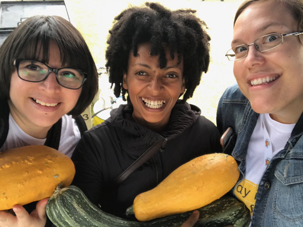 risecalgary's tweet photo. We โค๏ธ our friends @goodfoodyyc Thank you 4 bringing us your lovely fruit kabobs and enormous squash! #PayitForwadYYC https://t.co/aZ32Jnmrfb