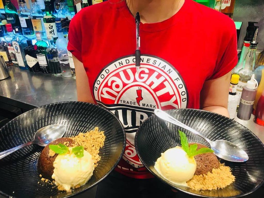 Time to indulge in some SERIOUSLY GOOD warm Lava Nutella brownie with premium Madagascan vanilla ice cream 🤤🤤🍫🍦
(I… ift.tt/2x5SsjI