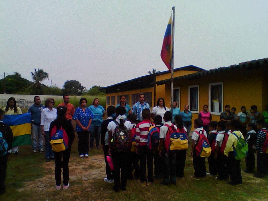 ebn_la's tweet photo. Inicio  Año Escolar 2017-2018 #paz #Alegria #niños #felices #ElTigre https://t.co/4NNPOTyQ6l