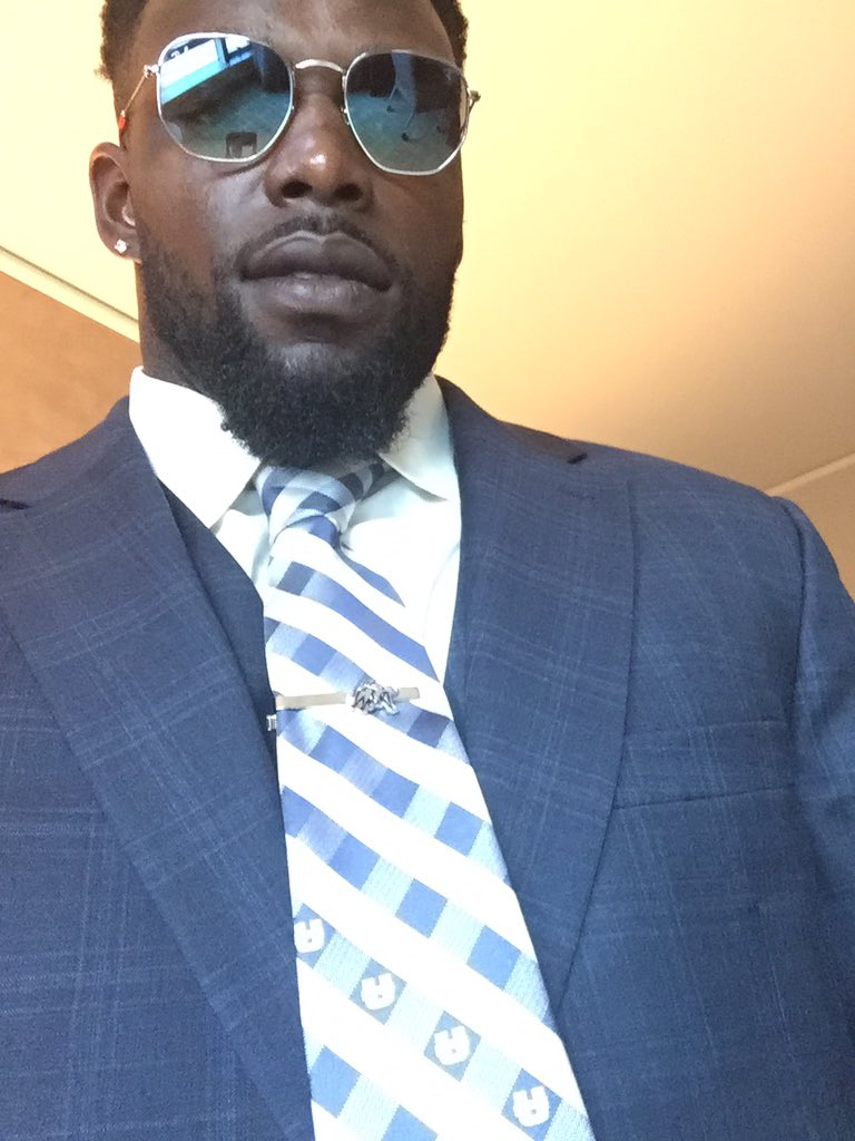 RobertJTurbin's tweet photo. Rocking my @usufootball tie after a big win last night against BYU!! #ibelievethatwewillwin https://t.co/IfLS82nYeq