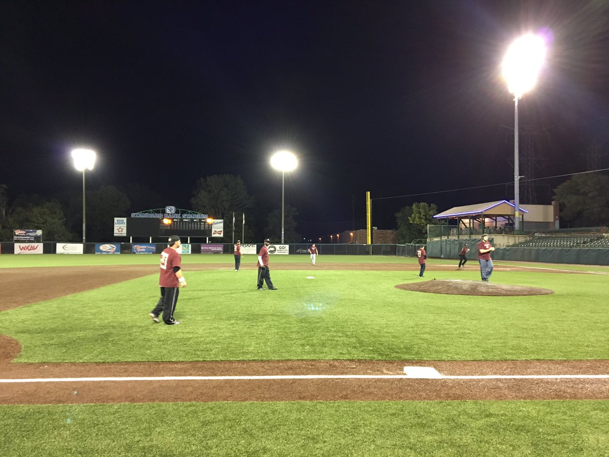 Jerseys are off and the <a href="/THDChrisOrsini/">Chris Orsini</a> shirts on for the final inning of the RDC SDC softball game! #FightingWithChris