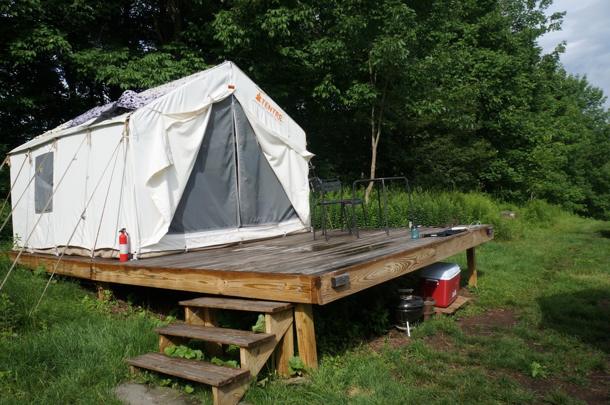 missstephanieb's tweet photo. If you want to get close to nature but don’t own a tent or want to carry & assemble one, @tentrr is perfect! https://t.co/zpZDg4QbFC #tentrr https://t.co/yGQEF5MJQC