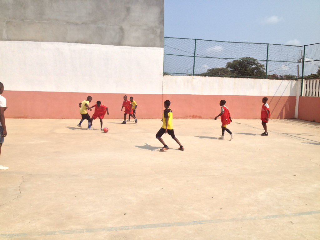 OngTCLda's tweet photo. Uma coisa é certa TALENTO está no musseque #Sequele #projectoCIDS #Futsal #criancasangolanas #angola @OngTCLda https://t.co/6qdwEa5R5R