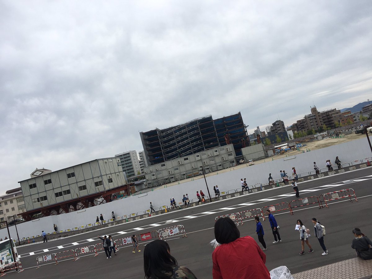 aaa31268's tweet photo. ここらへんの階段にいます⸜( ˆ࿀ˆ )⸝⚑ https://t.co/vrxdpnbugC
