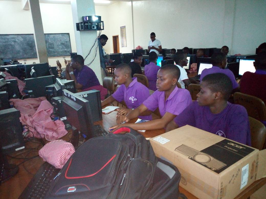 MbabaniAllan's tweet image. HandsOn sessions @TororoGirlsSchool #TeachOSM @youthmappers @TeamGoodMappers @mapuganda #OSMinSecondarySchools