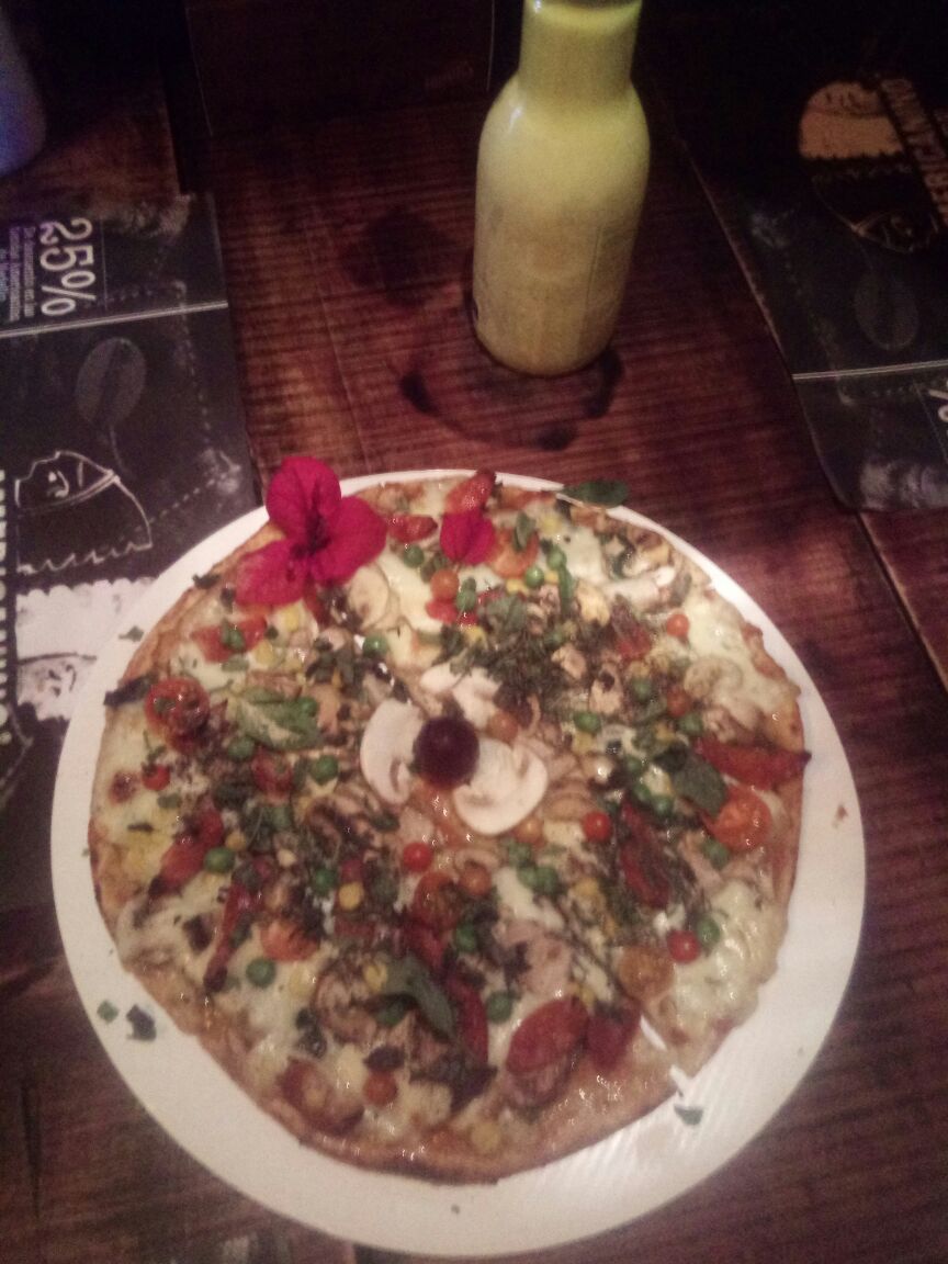 johanna_sam's tweet photo. La pizza casera gourmet del Monasterio en Santa Helena fue  fuera de serie #PizzaMasterCo. El lugar y la pizza fueron unicos!! https://t.co/Gt6pHPZhPO