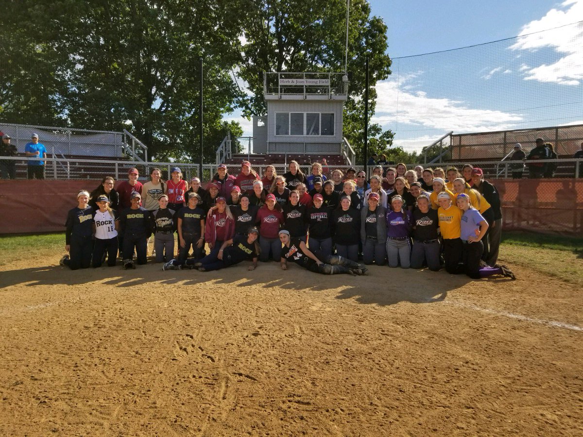 SoftballRider's tweet photo. It was a great day for the RUSB advanced skills clinic! A lot of hard work and will to get better! #futurebroncs #RUSB #anewera https://t.co/tBHmIlROeM