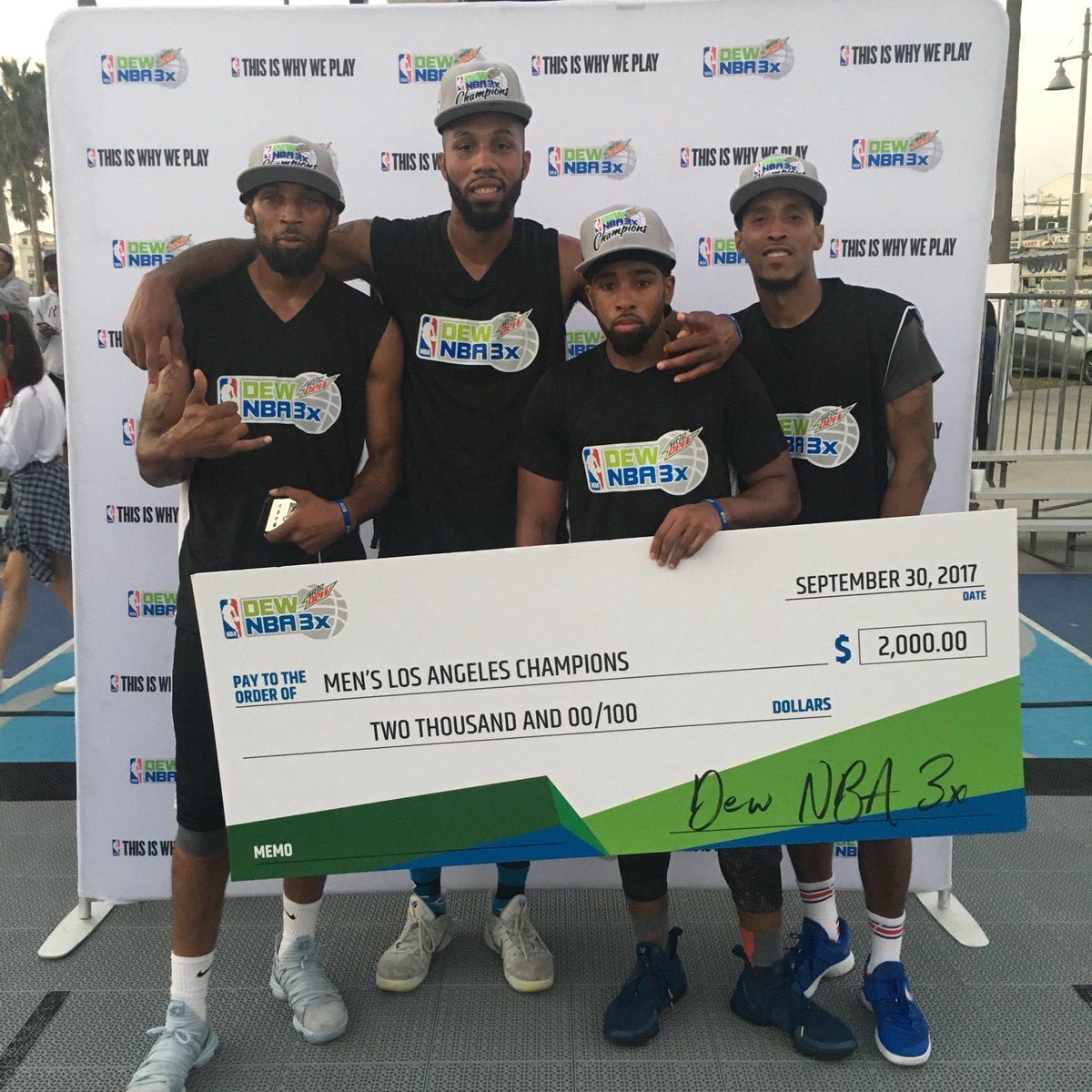 DewNBA3X's tweet photo. Congrats to our women’s team Issa Bucket and our men’s team Harlem on being LA’s #DewNBA3X winner! https://t.co/INeWCfmI4j