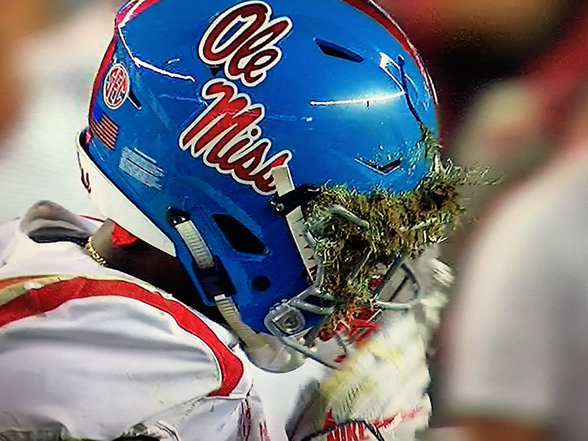 WTHelmets's tweet photo. #CapBoso #BAMAvsOLEMISS https://t.co/4srKCipCOw