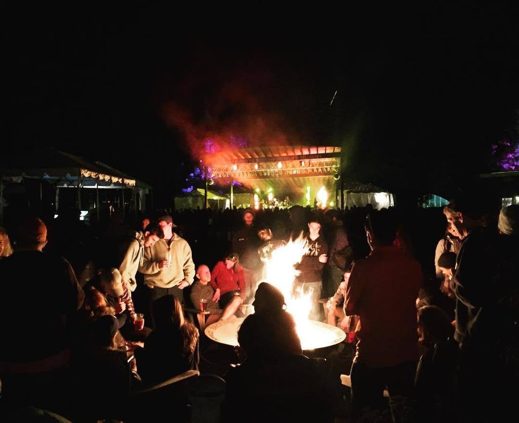 Perfect last night for music, bonfire, beers, & friends 🍻 Cheers & Happy HOOPLA y'all!!!! ift.tt/2kadTPm