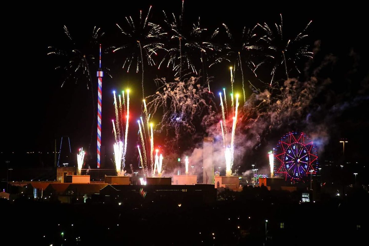 MerBrumwell's tweet photo. I mean... it's certainly not the worst view in the world... #10thfloor #pentHOOOUSE #fallfireworks #bigtex #statefairoftx @StateFairOfTX https://t.co/dnqUVwIPD9