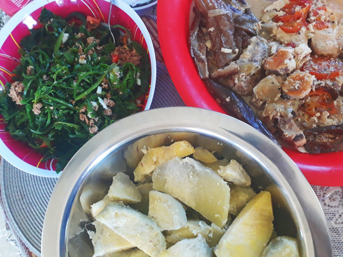 beccsyyyyy's tweet photo. Gaaawd I loveee Sunday lunches!!! #fijianstyle https://t.co/t8aZYjkuc8