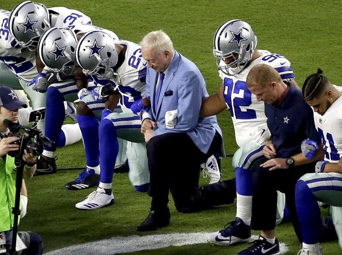 SC_Varsity's tweet image. Bob Hanna: Why is kneeling for the National Anthem disrespectful?
southcoasttoday.com/sports/2017093…