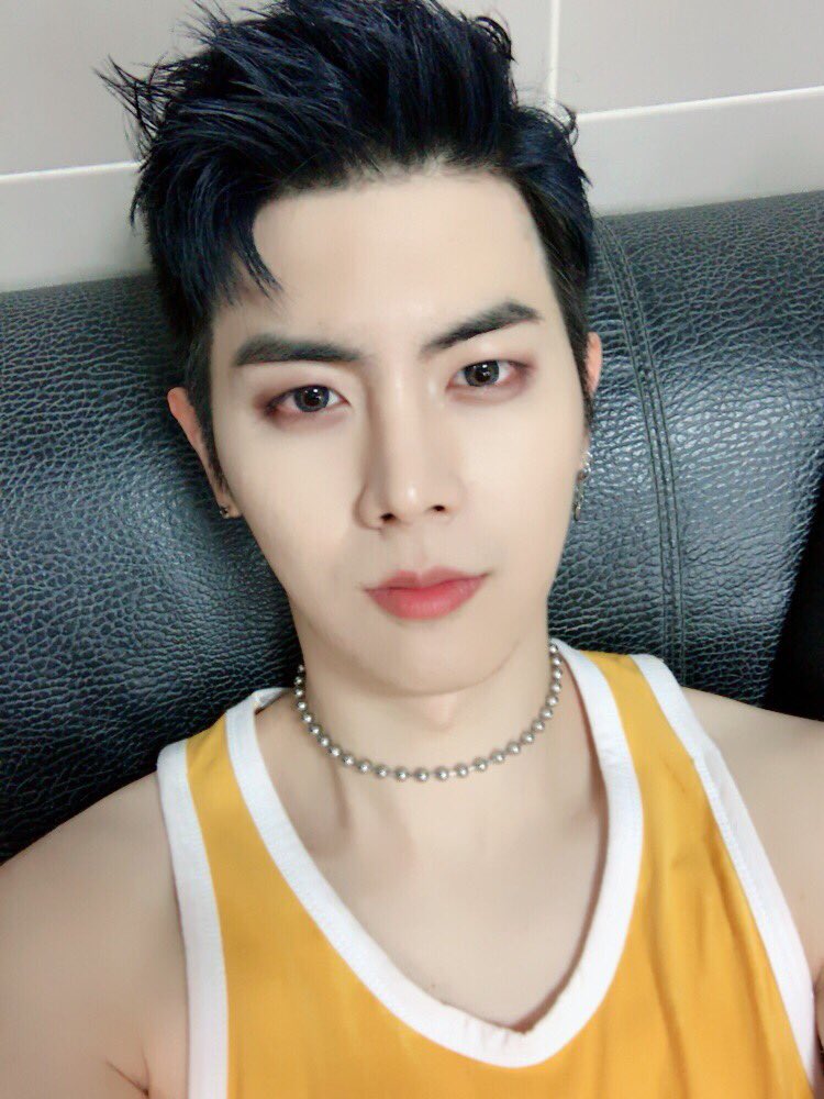 KimJihoonBrasil's tweet photo. [TWT] 29.09.17 - 👋 https://t.co/66CW032oFc