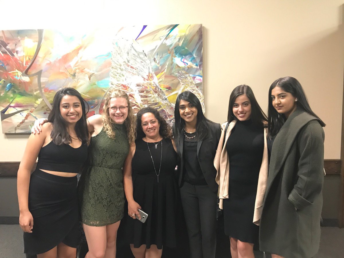 BardishKW's tweet image. Aux #LeadersAujourdhui à #CCLE2017, bravo pour votre semaine à #KWawesome! Prenez vos leçons &amp;amp; soyez les #AgentsduChangement à travers le 🇨🇦