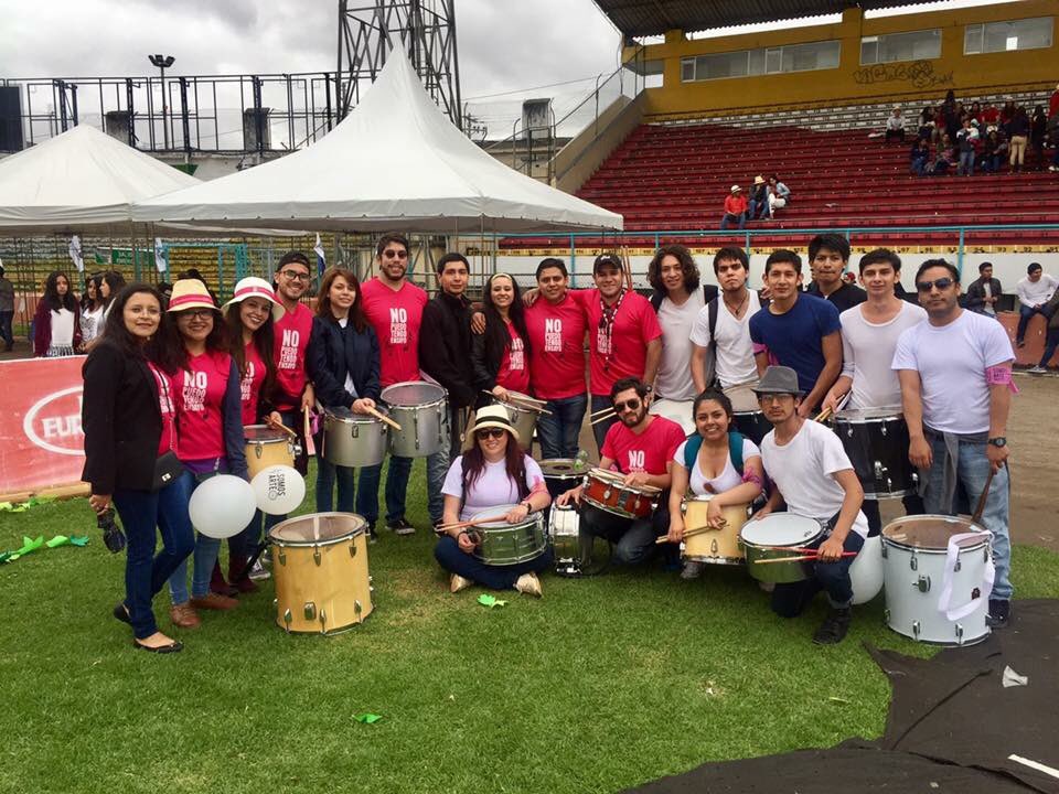 Patandrade2's tweet photo. #150UCuenca #facultaddeartes #desfile150años #música https://t.co/wkPsV0mKPq