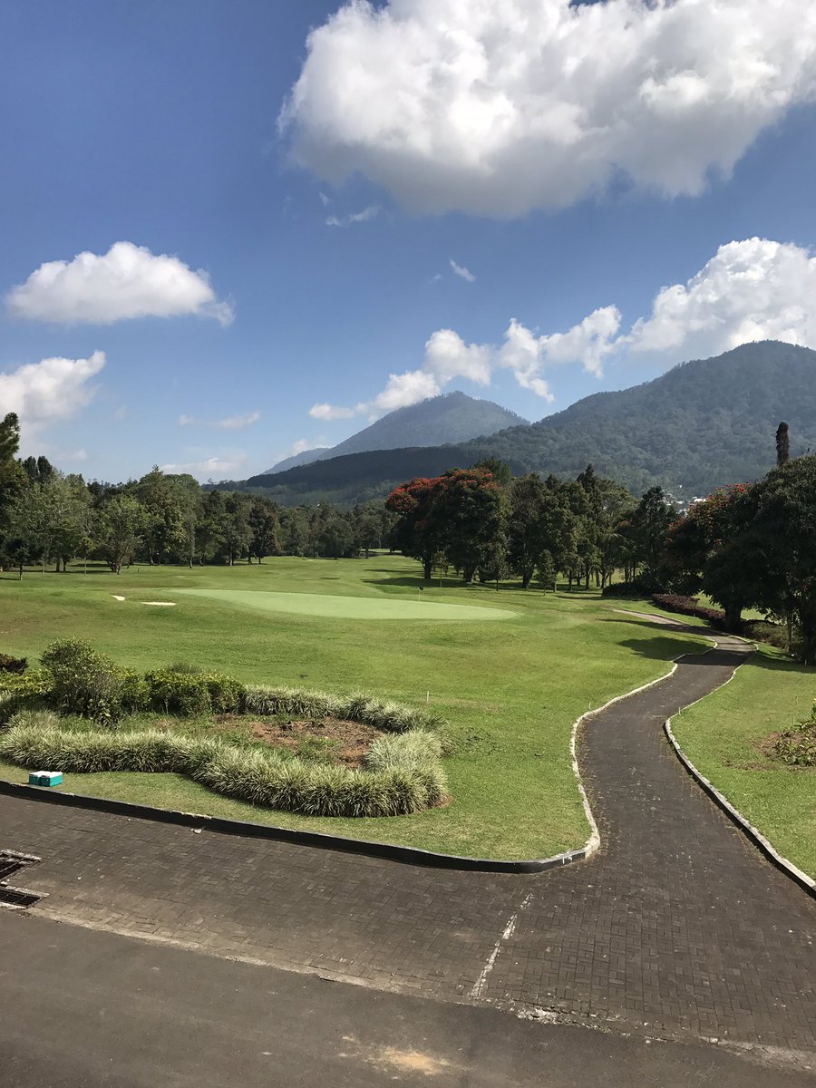 EasyGolfBali's tweet photo. Magic mountain golf #handaragolfresort #bali #easygolfbali #stayplaypackages https://t.co/TA0kacncnV