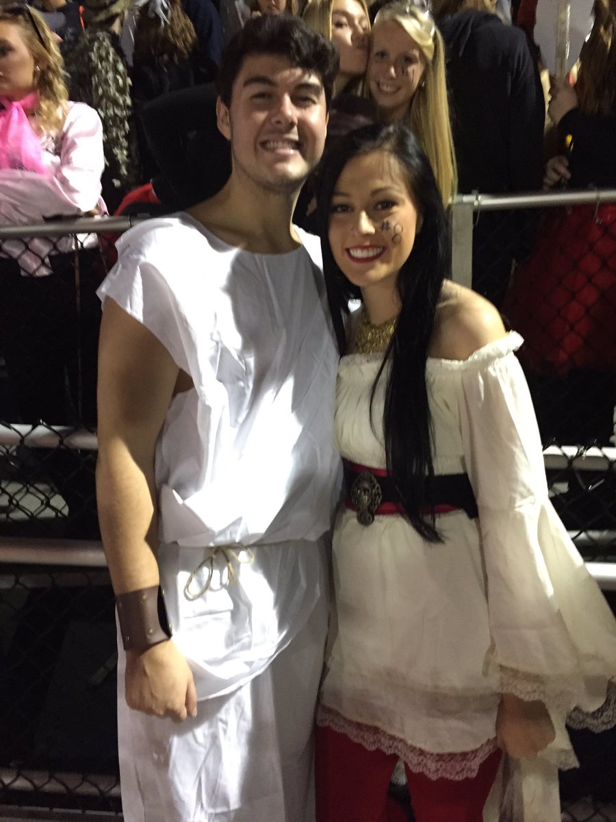 kylie_rebecca's tweet photo. happy birthday logs!!! ❤❤❤ https://t.co/ZDwOfhH08H
