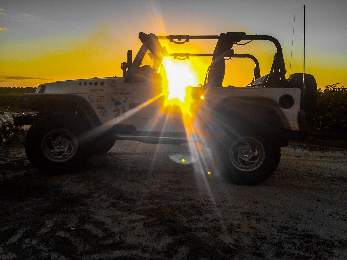 Kirby98tj's tweet photo. Night Jeepers @THEJeepMafia https://t.co/NUVRg83ChK