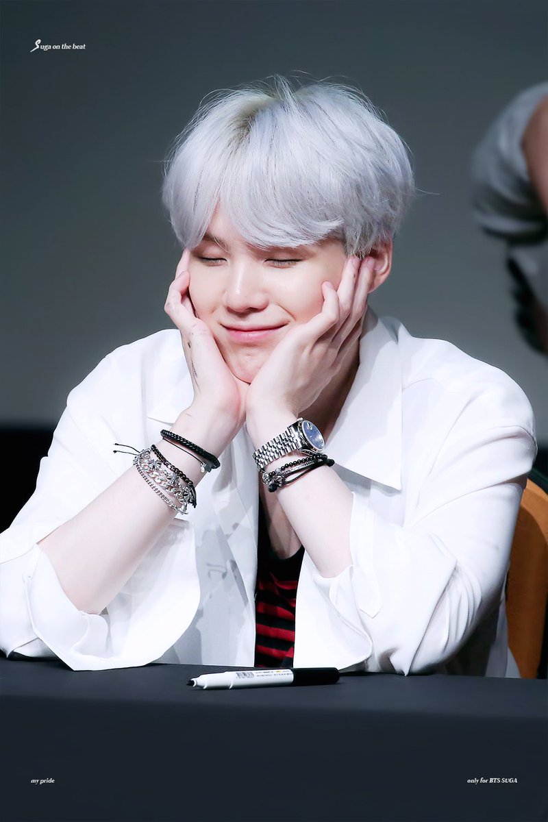 sugaonthebeat39's tweet photo. 170930 명동 팬싸 #SUGA #슈가 #민윤기 ㅋㅋㅋㅋㅋㅋㅋㅋㅋㅋㅋ잔망쟁잌ㅋㅋㅋㅋ https://t.co/MvMDOBqEsJ