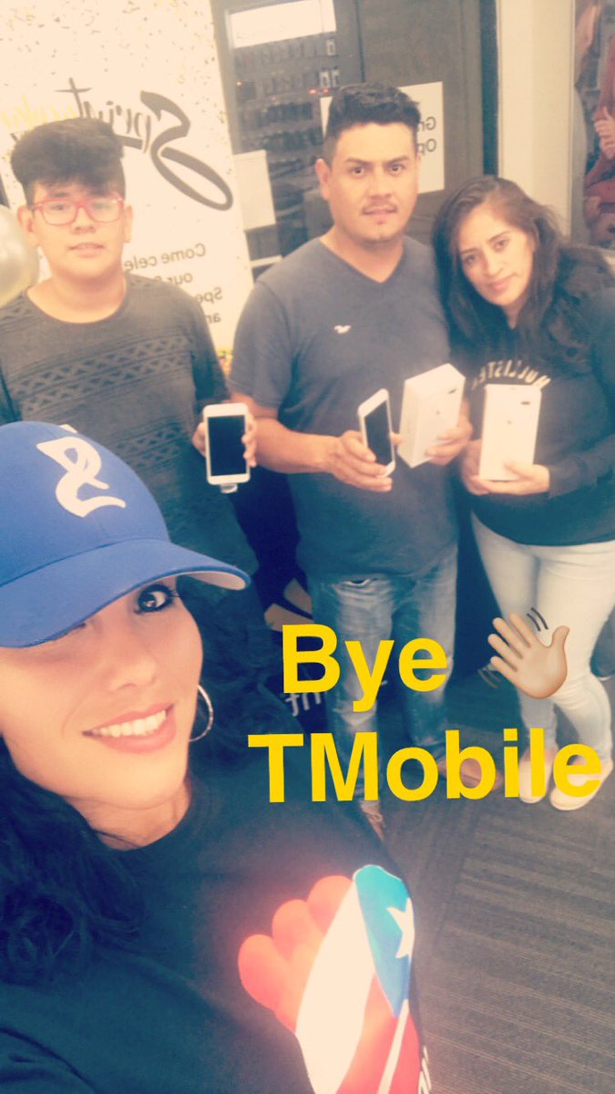 analove7's tweet photo. #ByeTMobile 👋🏼 Lost 3 more #HappyCustomers #SprintSaysThanks @Sprint7378 @dustinknapp @Sprint4FL #UnidosporPR 🇵🇷 https://t.co/CH68KQDcBn