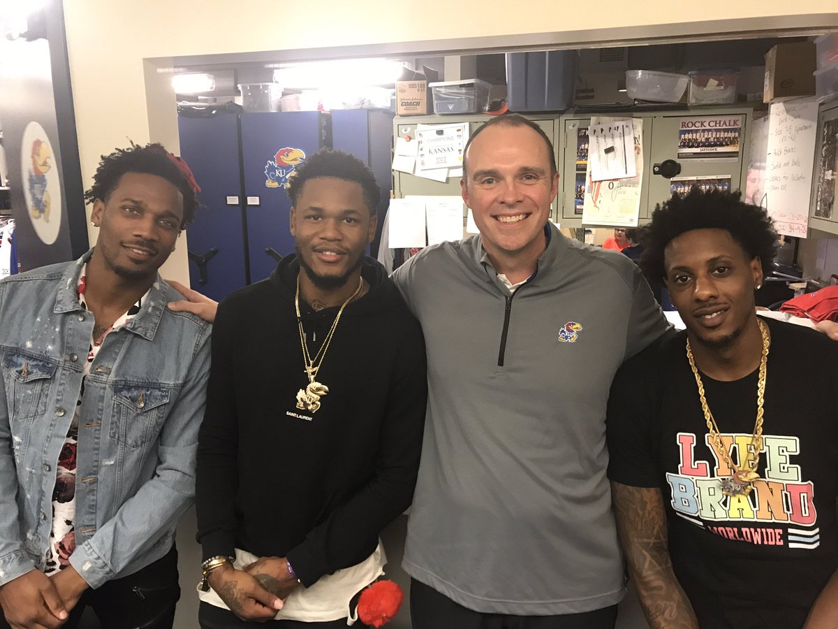 JayhawkEQ's tweet photo. .@JayhawkEQ welcomes back @mchalmers15 @BenMcLemore @WayneSeldenJr for #KULateNight 2017 #onceajayhawkalwaysajayhawk https://t.co/7DSljbmGsY