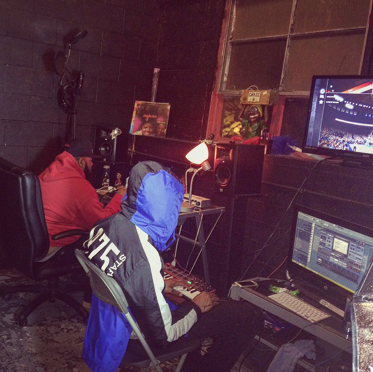 Famouss_ELonne's tweet image. Studio Vibes 🎼📸😈 Cookin 👌🏾

         - Photo Creds Me 📸 
@RicoSupaRich @B_DADON