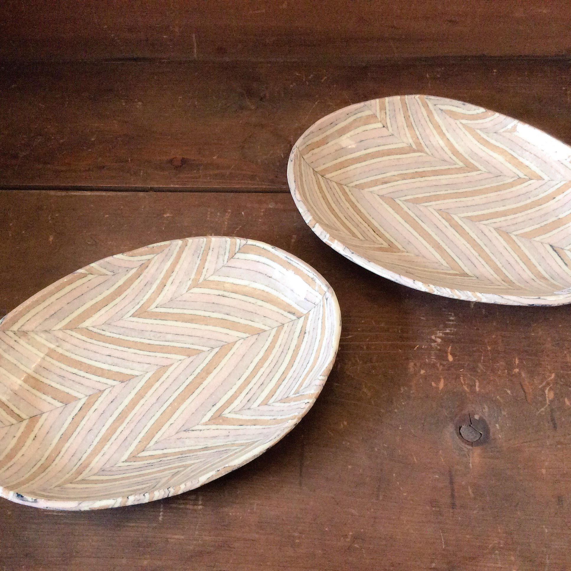 北鎌倉セレクト雑貨 Gm ジーエムツー オーバルの器 展 開催中 10 2 日 まで 火曜定休 11 16時 参加作家 浅井勇 浅井敬子 石引治 長田佳子 小泉美由紀 添田亜希子 渡辺キエ 本日の作品のご紹介 浅井敬子 練り込みという技法を凝らした