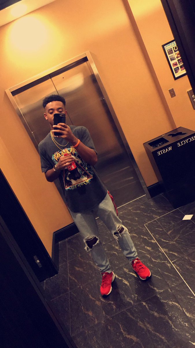 chazzkey's tweet photo. 21 and livin 🍾 https://t.co/IiLSXasWiS