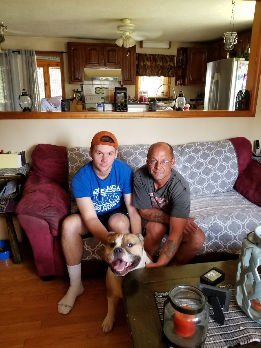 twalshy6902's tweet photo. Bout to get a house just to get my pup down here ASAP😭 https://t.co/GvCdsIaa2y