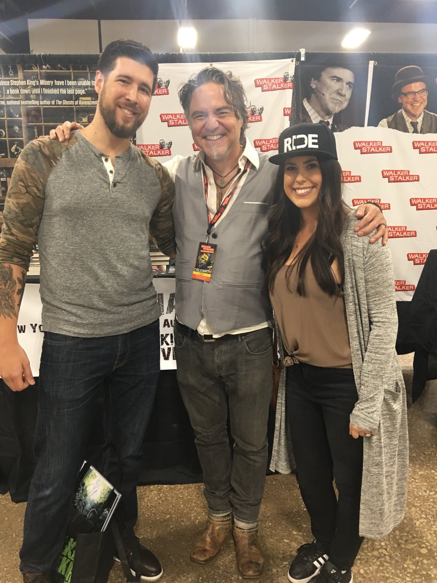 EmilySaidThat's tweet photo. Such a great time meeting 😎@JayBonansinga #twd #wscphilly https://t.co/m9fBPL2wYv