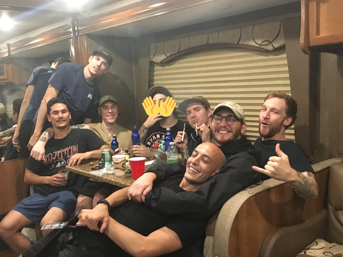 elmakias's tweet photo. Friends https://t.co/AdDIy1PMqt