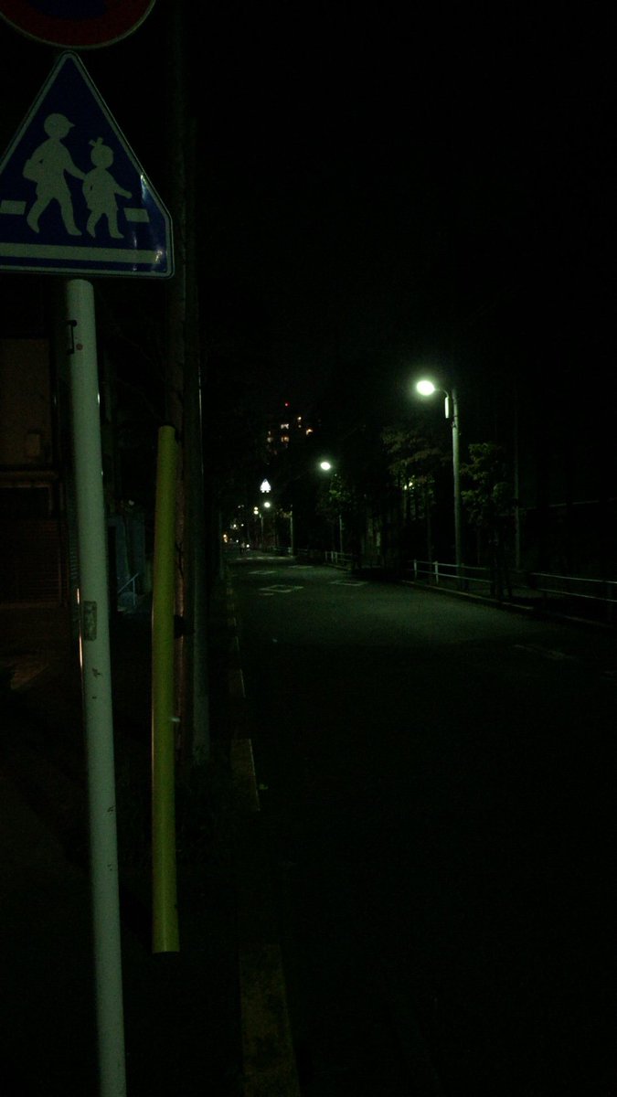 閑人 かんじんorひまじん 夜の通学路は怖い空間 昔も今も不思議な路に見えてね 学校の怪談は 外に出ても追ってくる そんな話もありました T Co K9tzv6n7qf Twitter