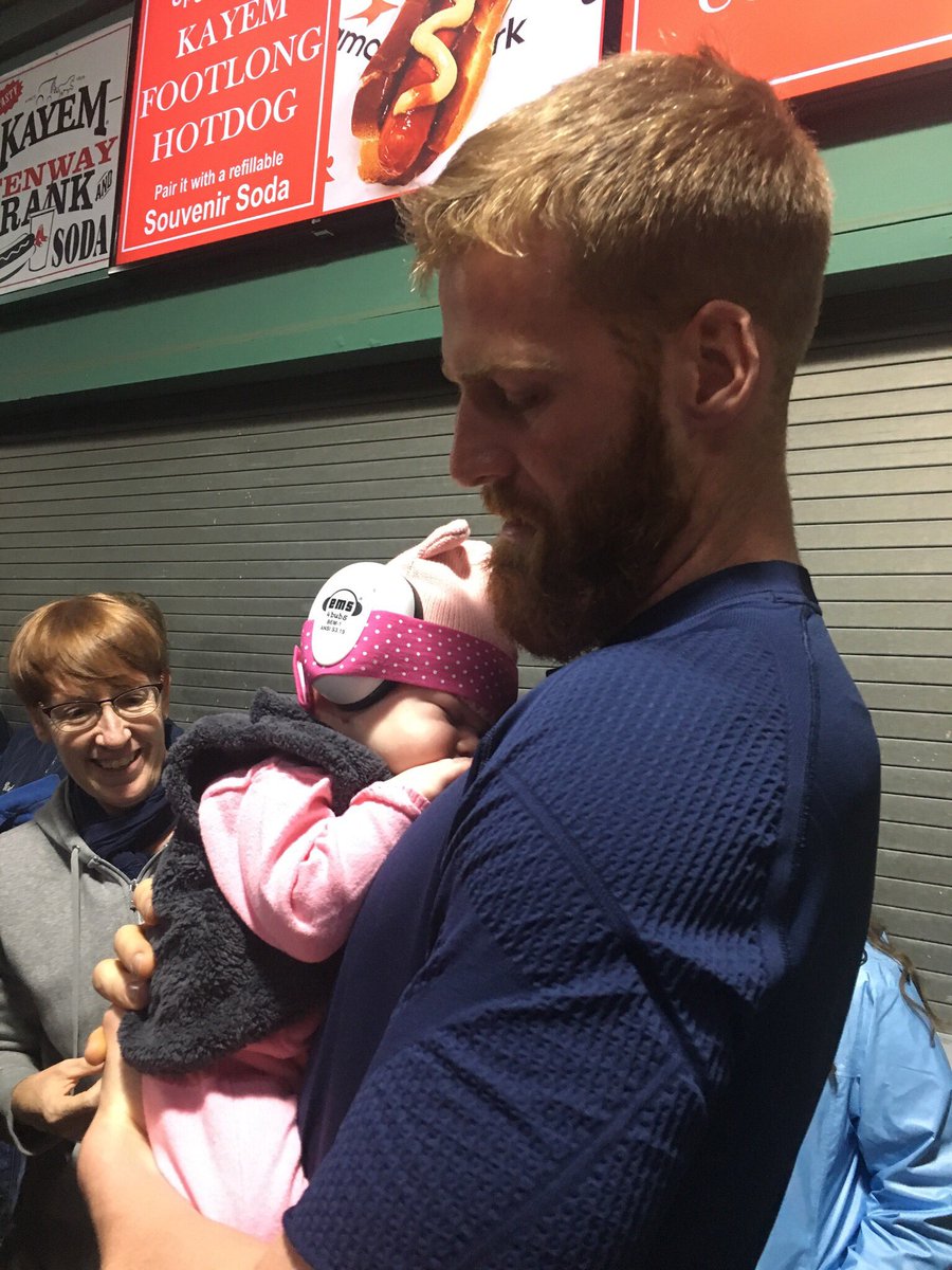 morancolin92's tweet photo. So excited to finally meet my niece Harper after today's game! https://t.co/qTCKnkOied