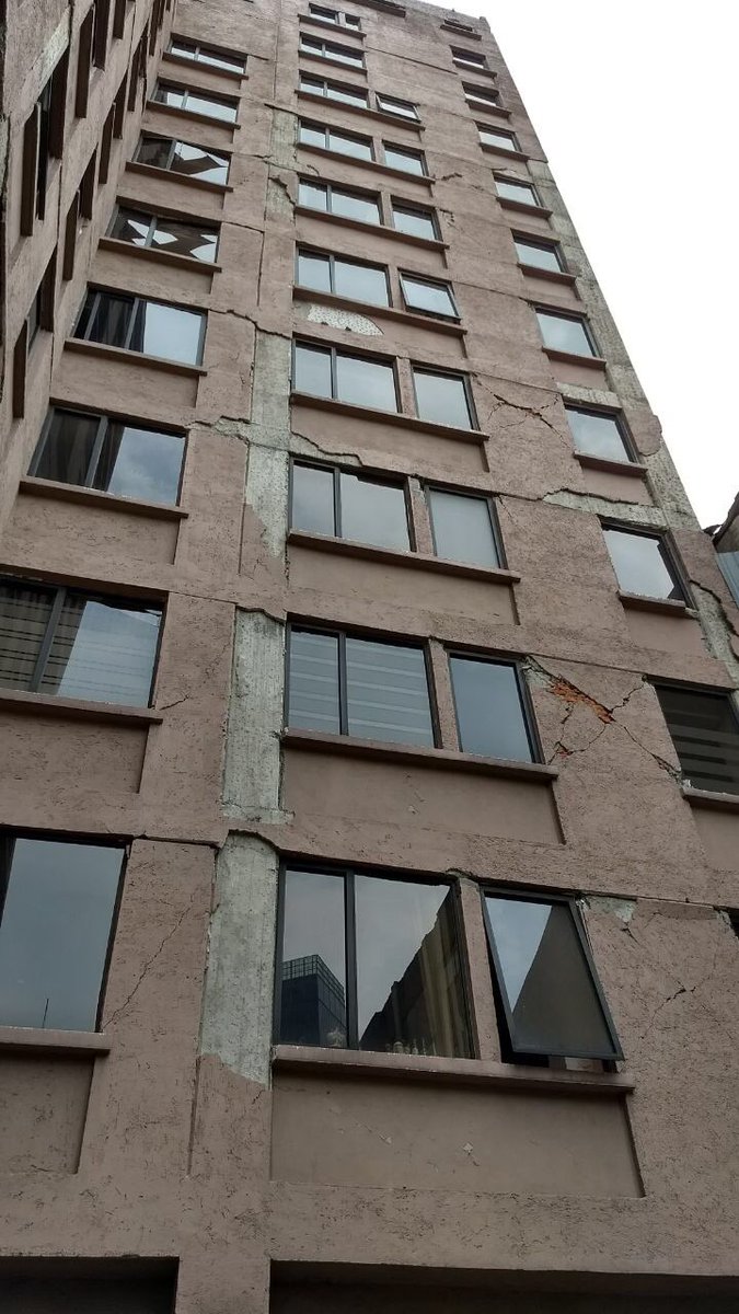 kerika2001's tweet photo. Qué pasará con edificio Río de Janeiro 53 Roma Nte dañado enfrente de escuelas @EPN @aurelionuno @ManceraMiguelMX @SPCCDMX @Soy1Heroe https://t.co/1Z7eQplkeo