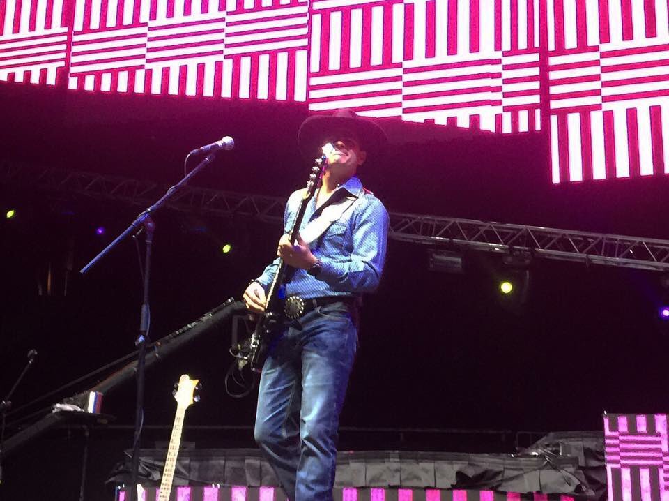 Remex_Music's tweet photo. Gran noche que está causando @grupolaleyenda desde la @ArenaMtyOficial 🤠🎶 #ViveLaLeyenda #PuroRemex https://t.co/nuaJMc7nyy